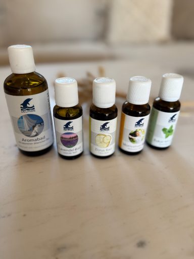 AROMATHERAPIE Delphin Aromatherapie mit natürlichen Ölen